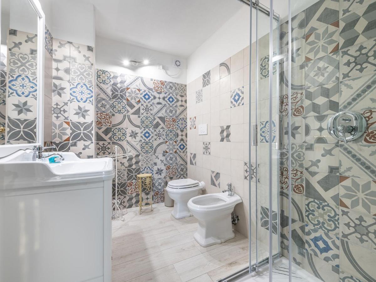 La Buona Stella Rooms - City Centre Каляри Екстериор снимка